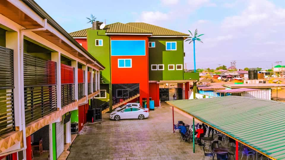Courtyard and buildings at the Kotoku branch